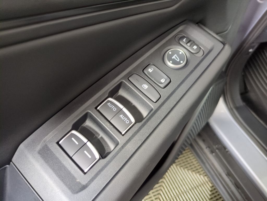 New 2026 Solar Silver Metallic Honda SE image 11