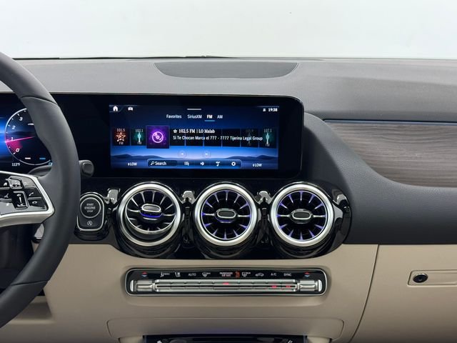 New 2026 Polar White Mercedes-Benz GLA 250 image 5