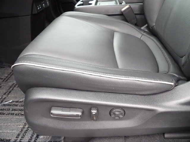 Certified Used 2025 Solar Silver Metallic Honda Touring image 20