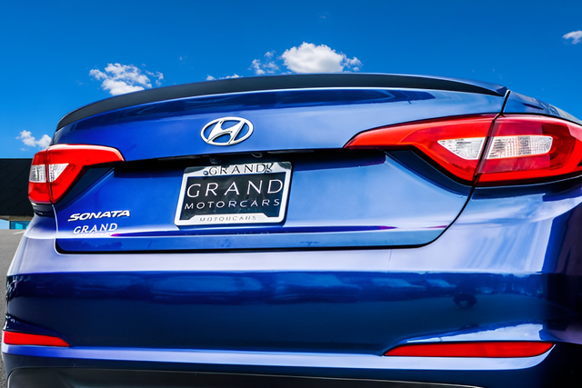 Used 2017 Blue Hyundai SE image 38