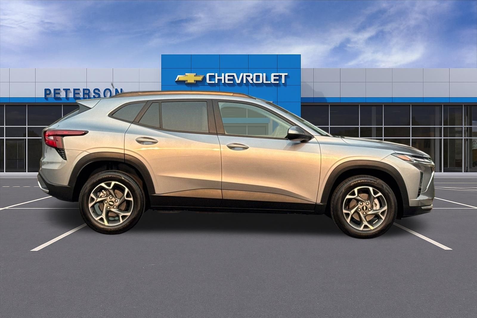 Used 2025 Gray Chevrolet LT image 3