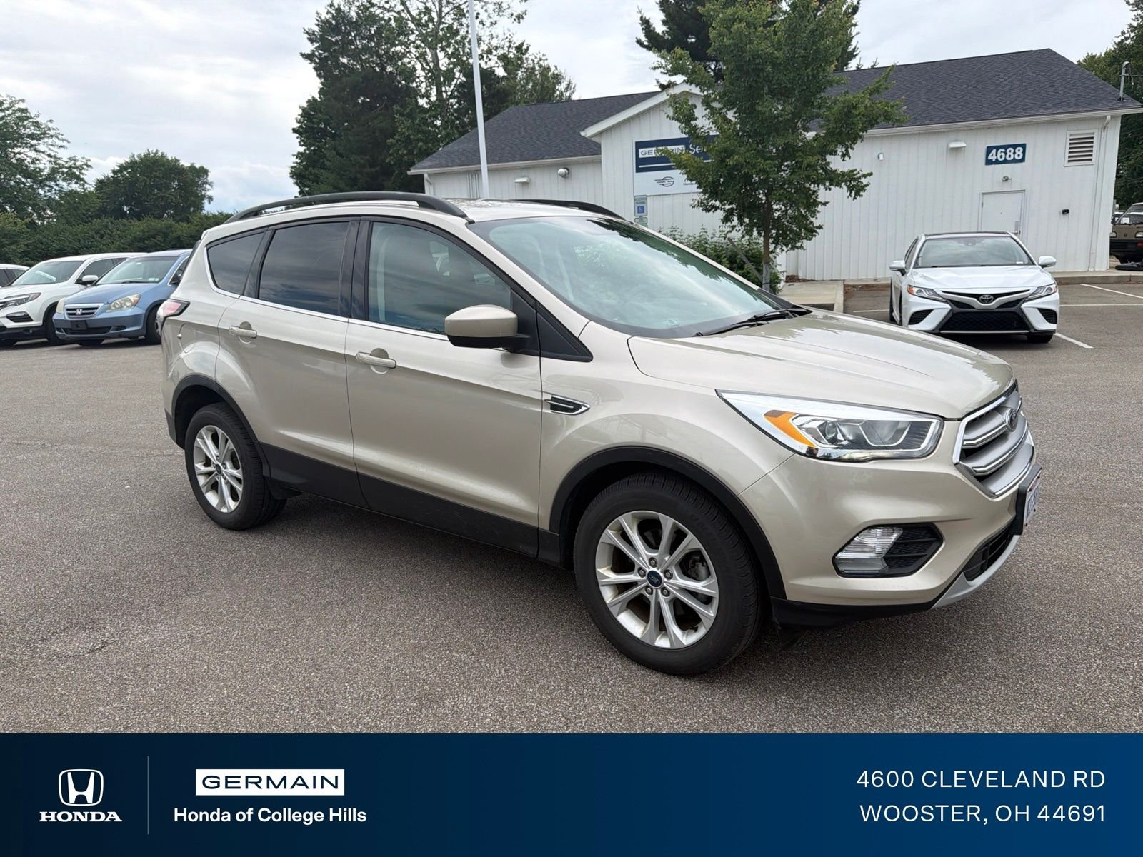 Used 2017 Ford Escape SE with VIN 1FMCU0GD5HUD17685 for sale in Wooster, OH