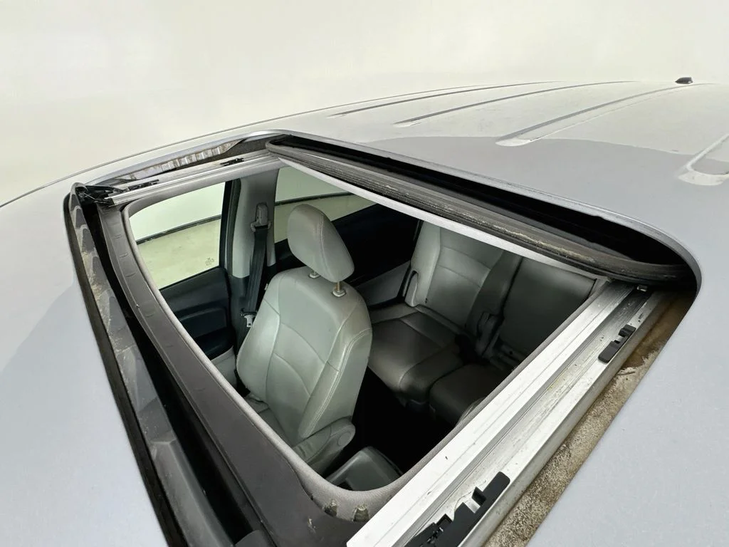 Used 2016 Silver Honda EX-L image 26