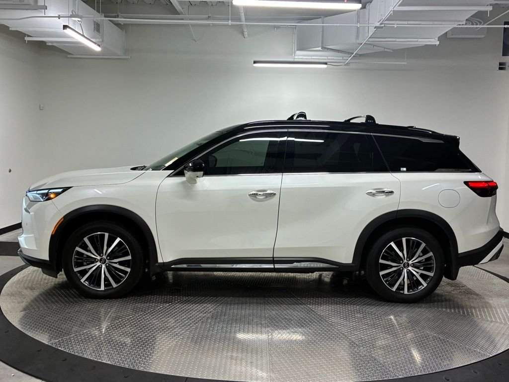 Used 2025 Black INFINITI Autograph image 2