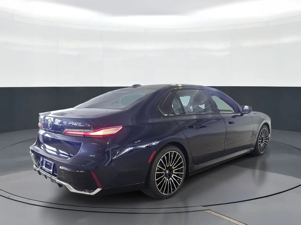 New 2026 Tanzanite Blue II Metallic BMW 750e xDrive image 3