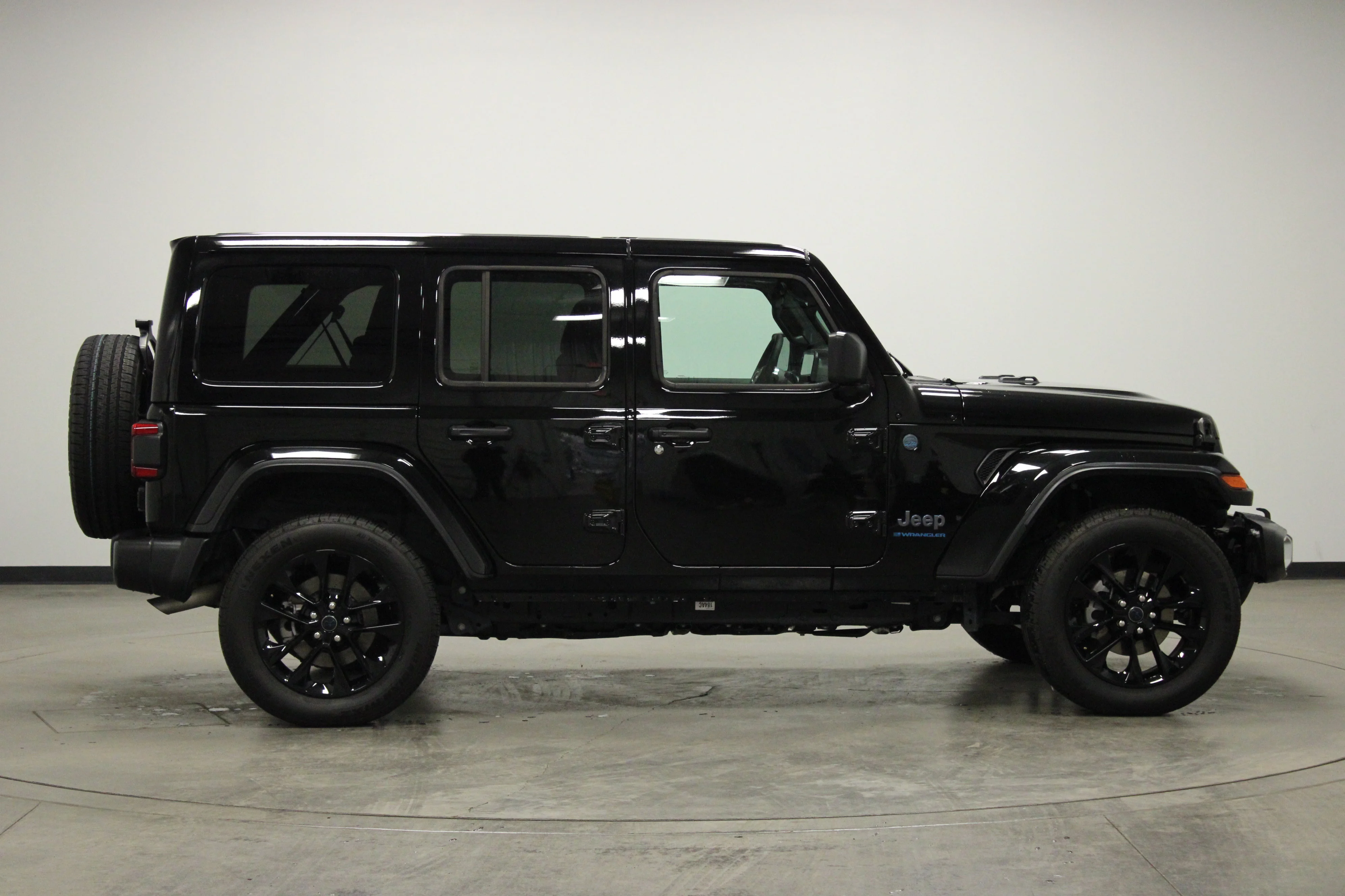 Used 2025 Black Clearcoat Jeep Sahara image 9