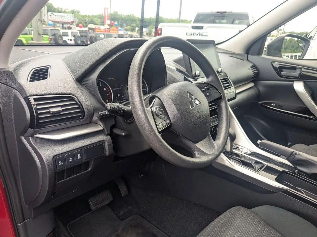 Used 2024  Mitsubishi LE image 13