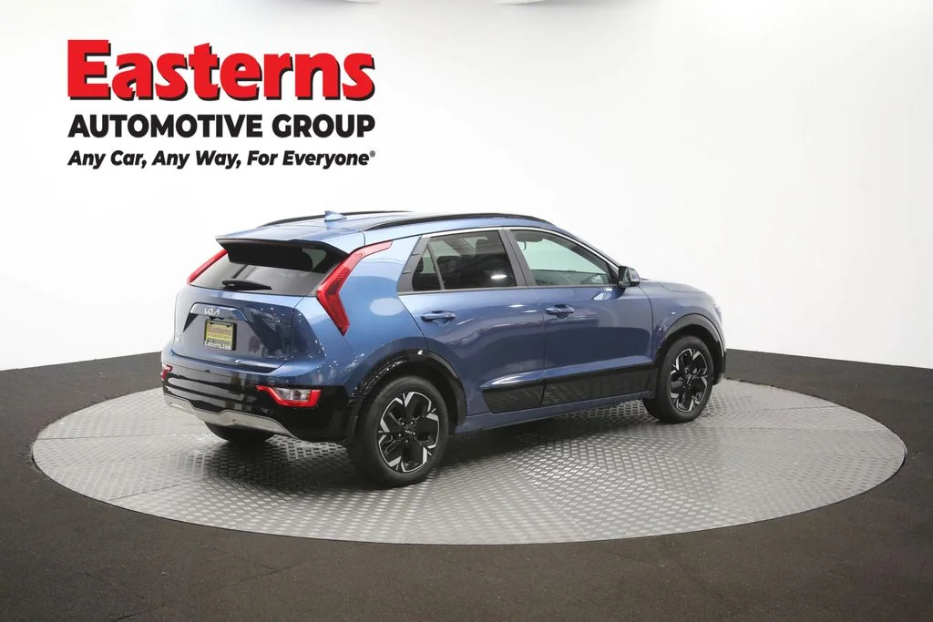 Used 2023 Blue Kia Wind image 40