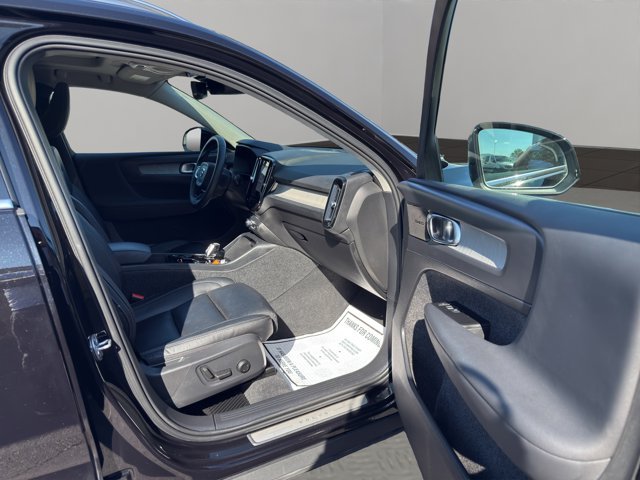 Used 2022 Black Volvo Inscription image 25