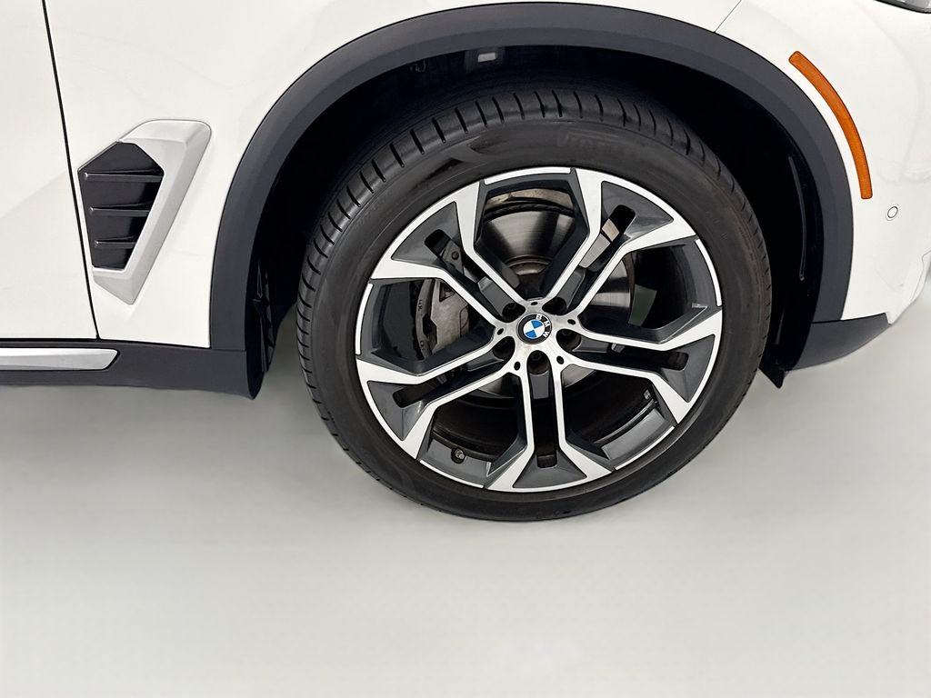 Certified Used 2026 Alpine White BMW xDrive40i image 31