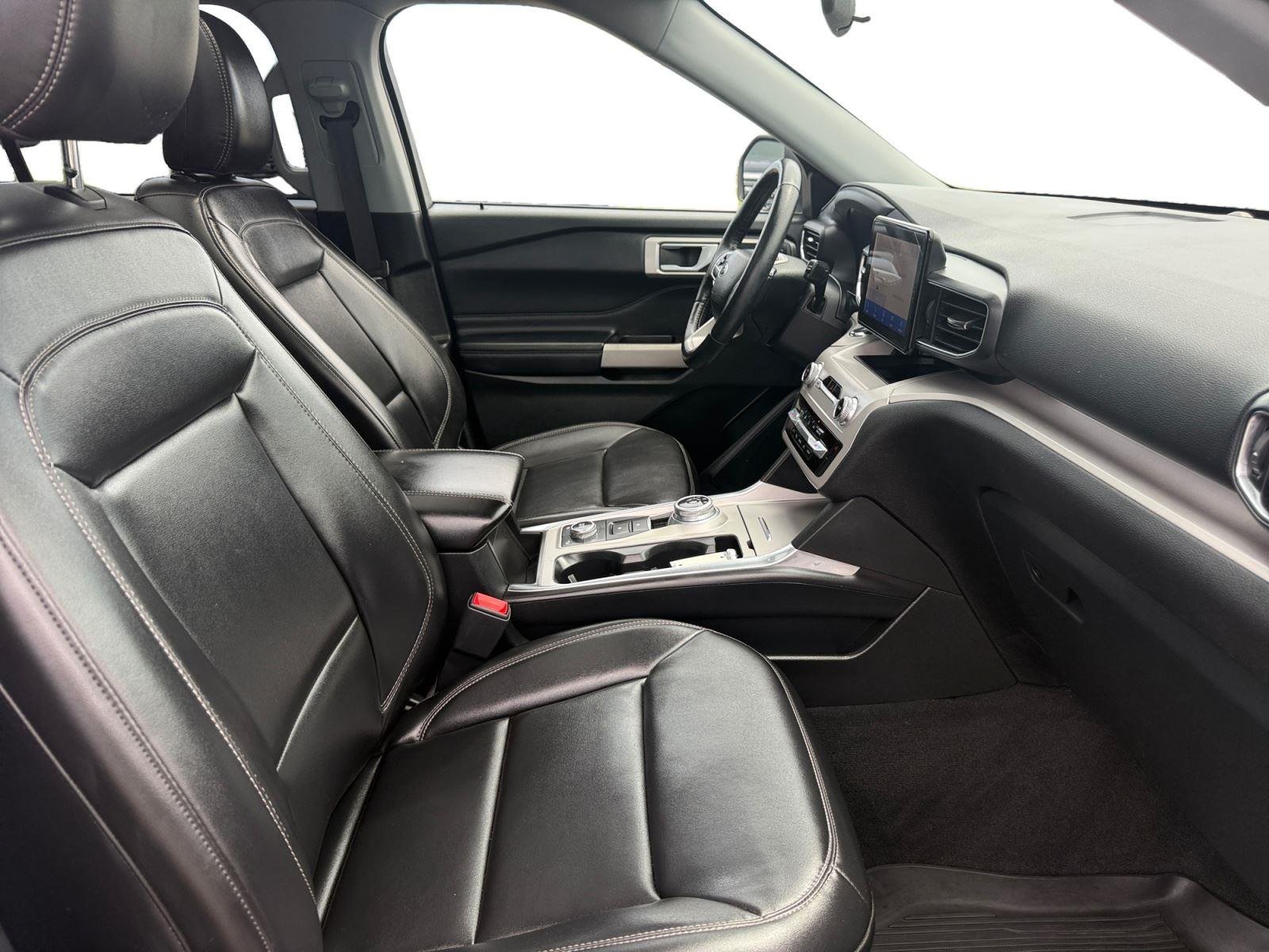 Used 2023 Iconic Silver Ford XLT image 16