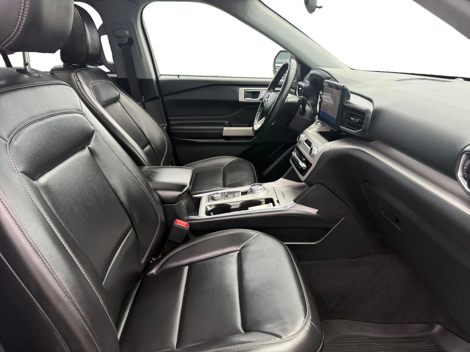 Used 2023 Iconic Silver Ford XLT image 16