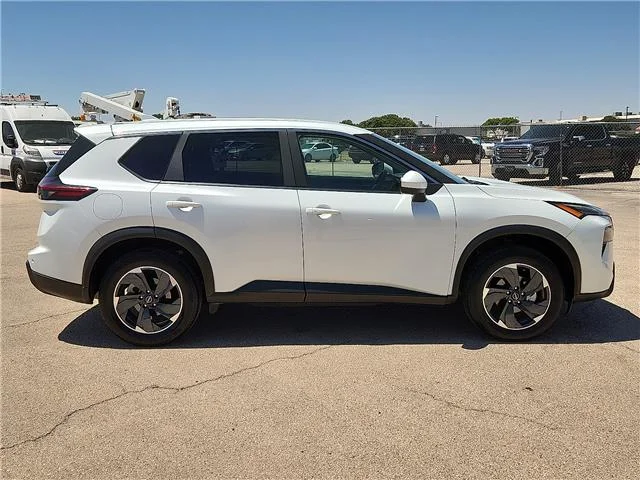 Used 2025 White Nissan SV Front-Wheel Drive image 5