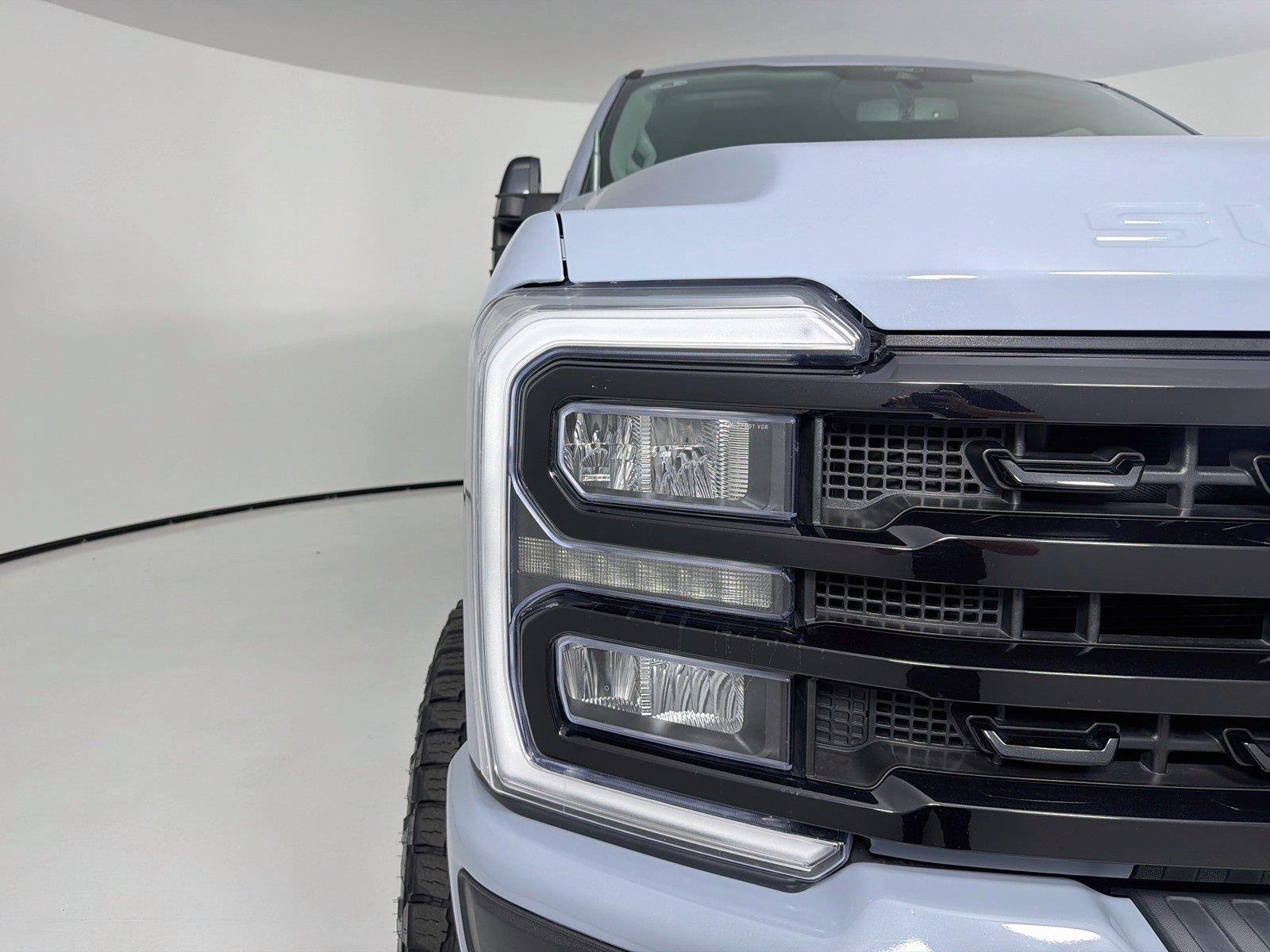 Used 2024 Glacier Gray Metallic Tri-Coat Ford LARIAT image 30