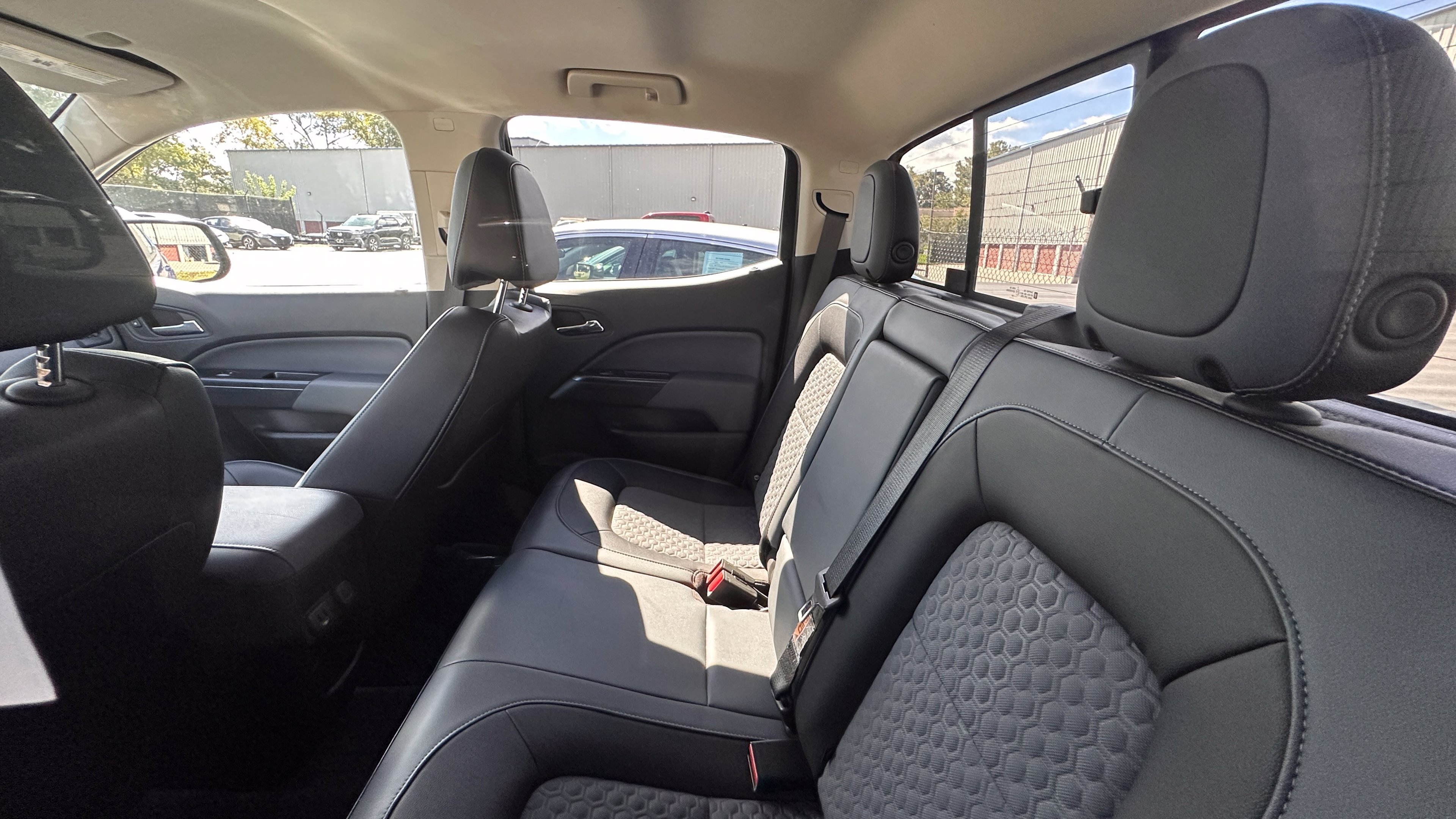 Used 2020 Kinetic Blue Metallic Chevrolet Z71 image 6