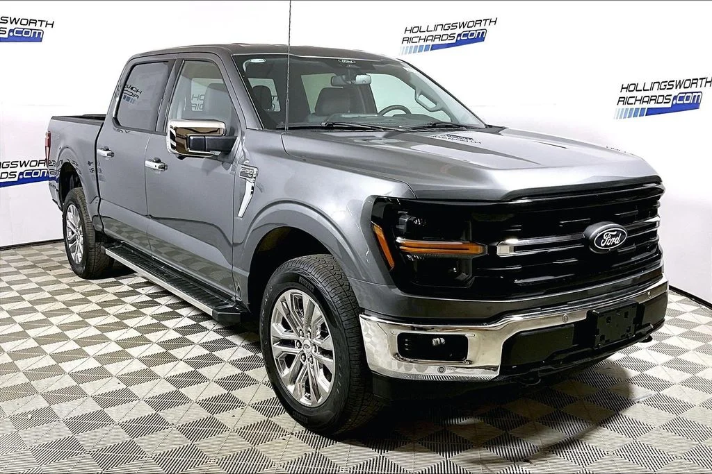 New 2026 Carbonized Gray Metallic Ford XLT image 2