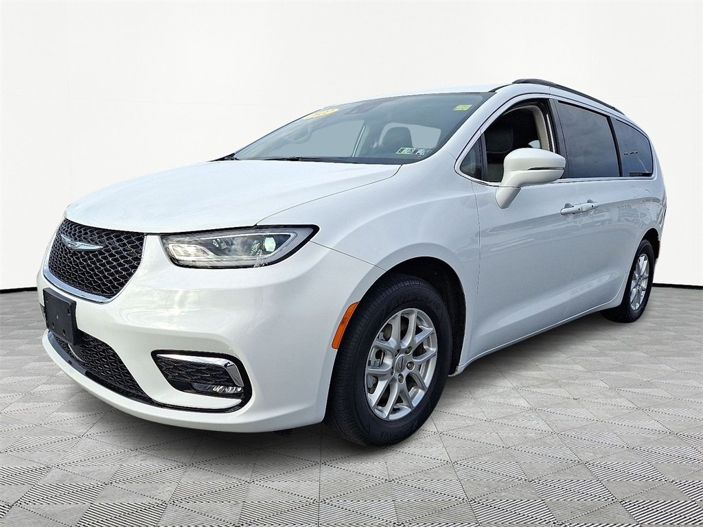 2022 Chrysler Pacifica Touring L photo 3