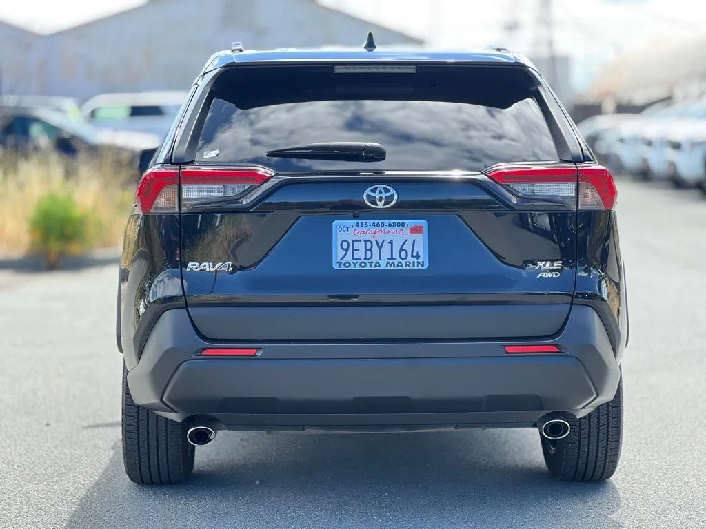 Used 2022 Black Toyota XLE Premium image 10