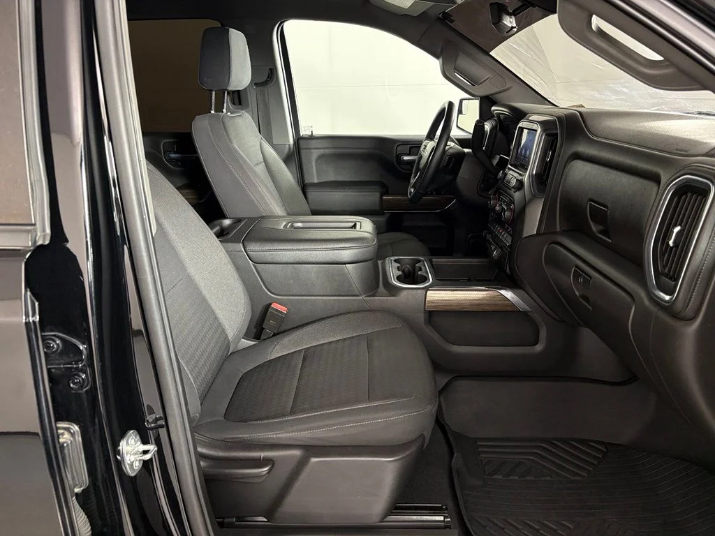 Used 2021 Black Chevrolet RST image 48