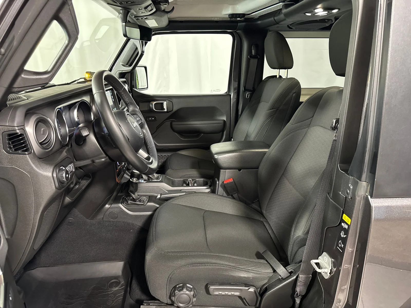 Used 2022 Crystal Metallic Jeep Sport S image 3