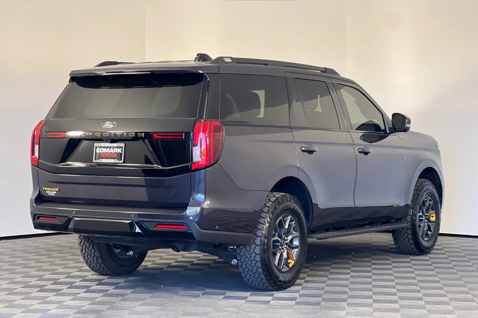 Used 2025 Dark Matter Gray Ford Tremor image 3