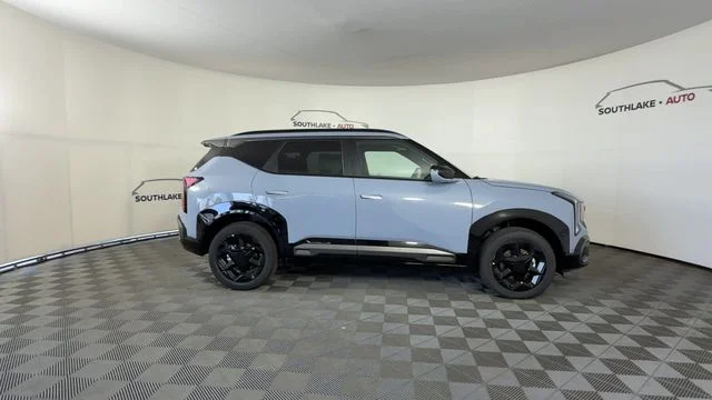 New 2027 Pale Gray Kia X-Line S image 9