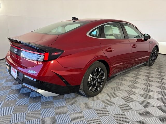 Used 2025 Red Hyundai SEL image 7