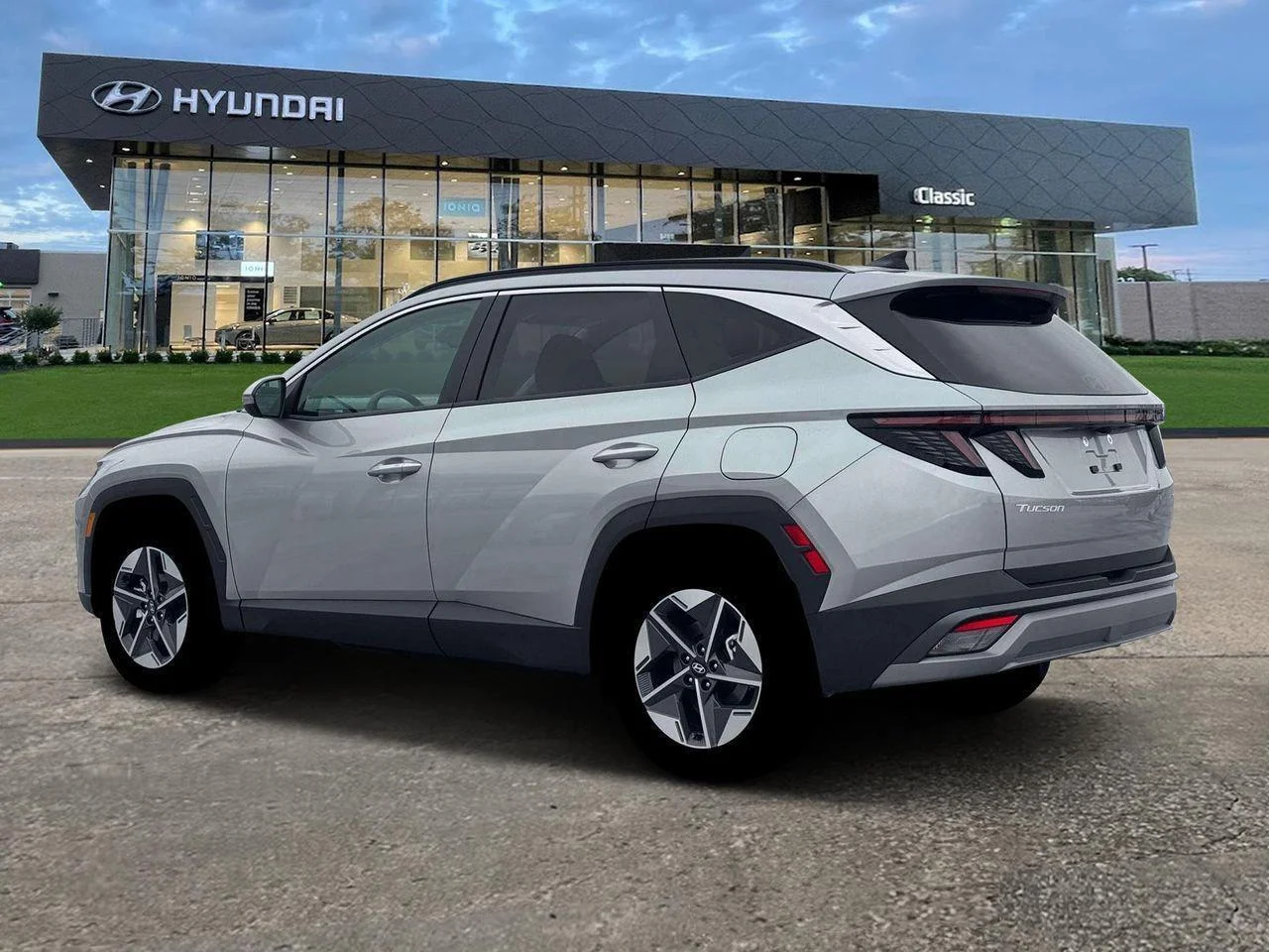 New 2026 Shimmering Silver Metallic Hyundai SEL Premium image 4