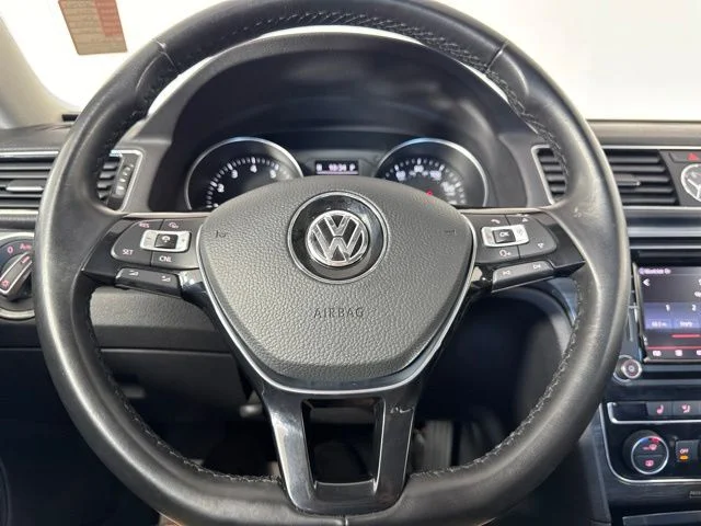 Used 2016 Black Uni Volkswagen 1.8T SE image 18