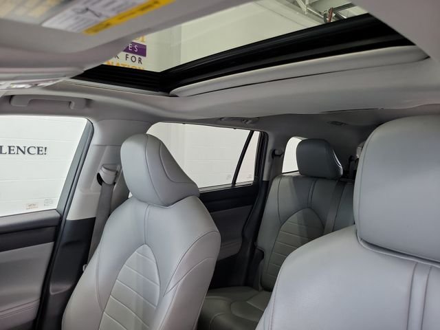 Used 2020 Black Toyota XLE image 10