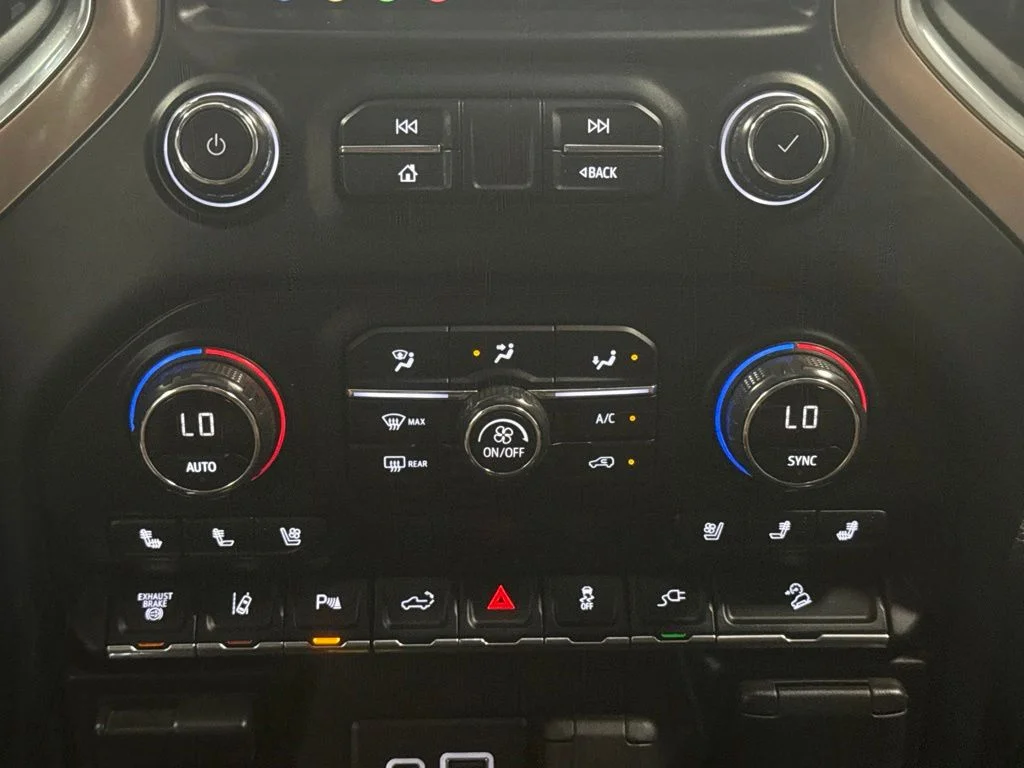 Used 2020 Iridescent Pearl Tricoat Chevrolet High Country image 15
