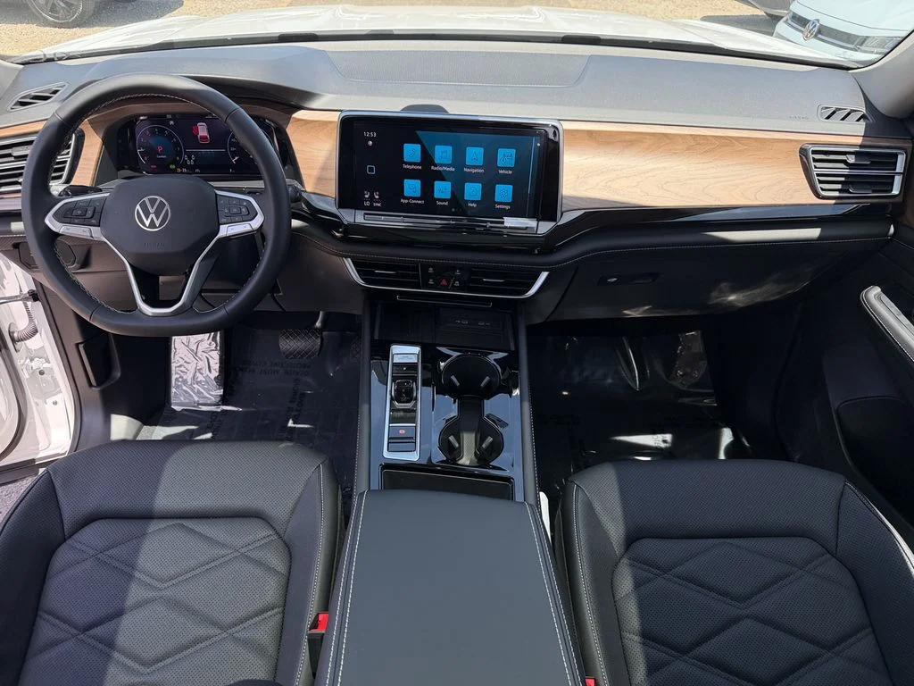New 2026 Opal White Pearl Volkswagen SE w/Technology image 28