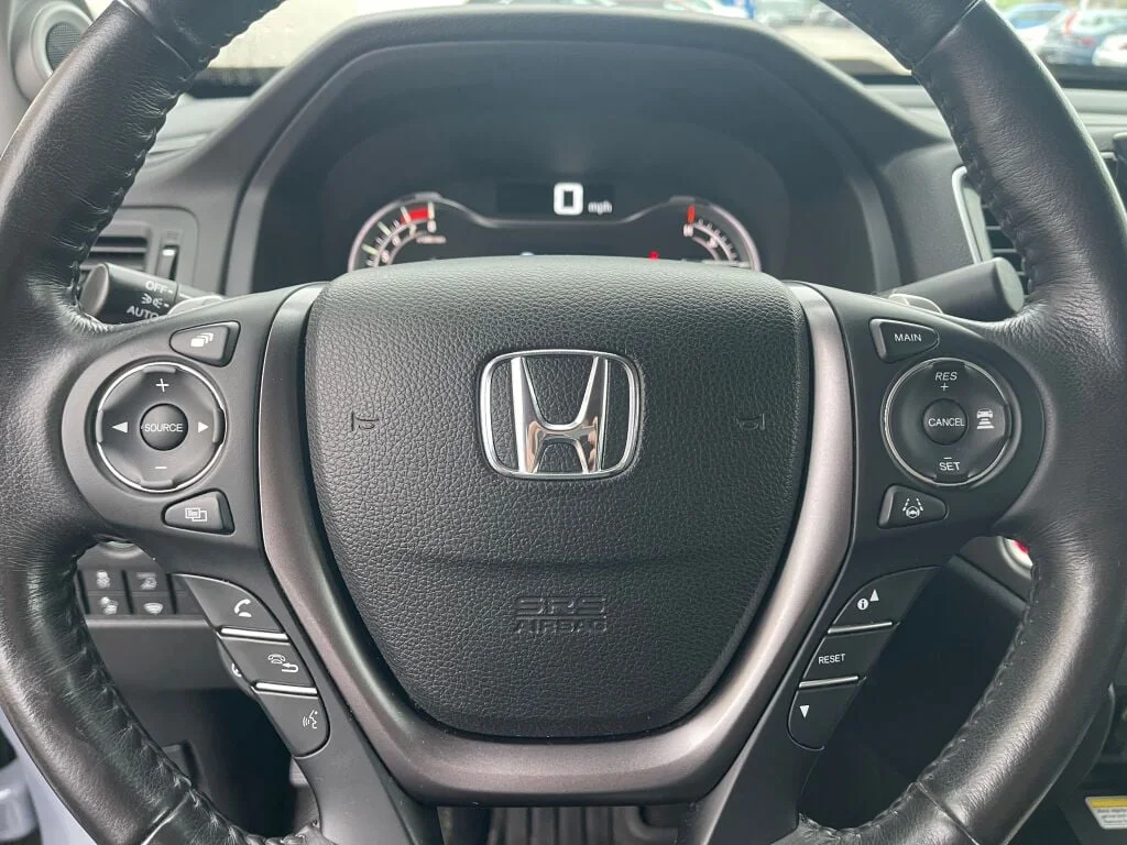 Certified Used 2022 Sonic Gray Pearl Honda RTL-E image 18