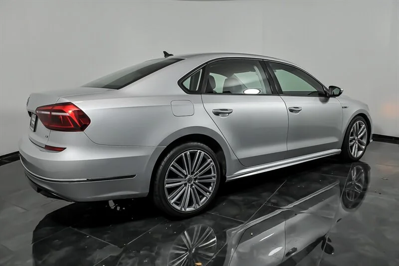 Used 2018 Reflex Silver Metallic Volkswagen 2.0T R-Line image 9
