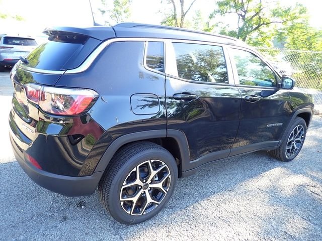 New 2026 Diamond Black Crystal Pearlcoat Jeep Limited image 7