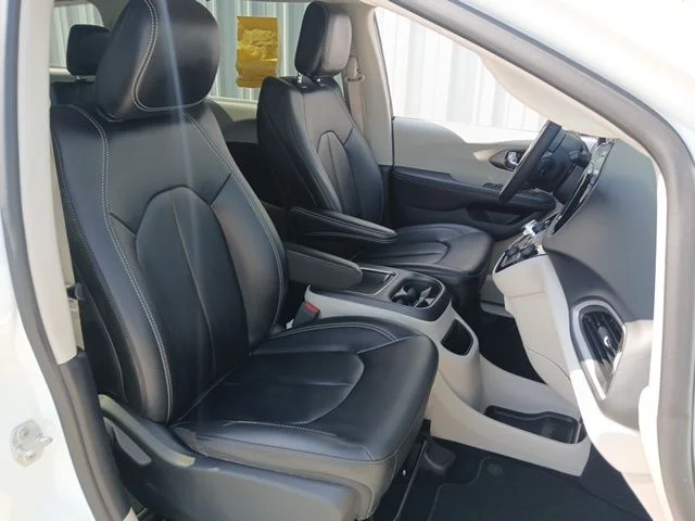 Used 2024 White Chrysler Touring L image 25