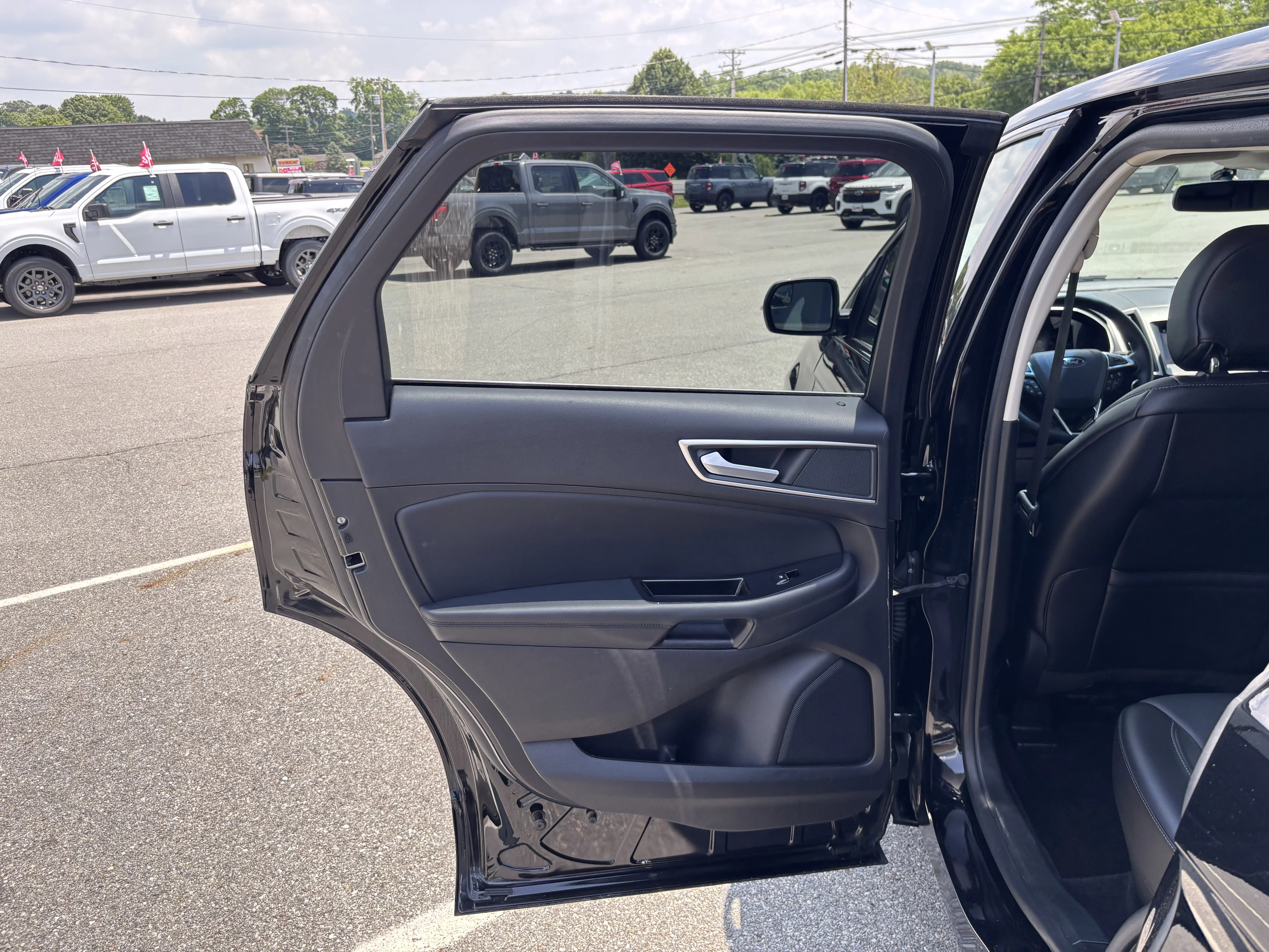Used 2018 Shadow Black Ford SEL image 29