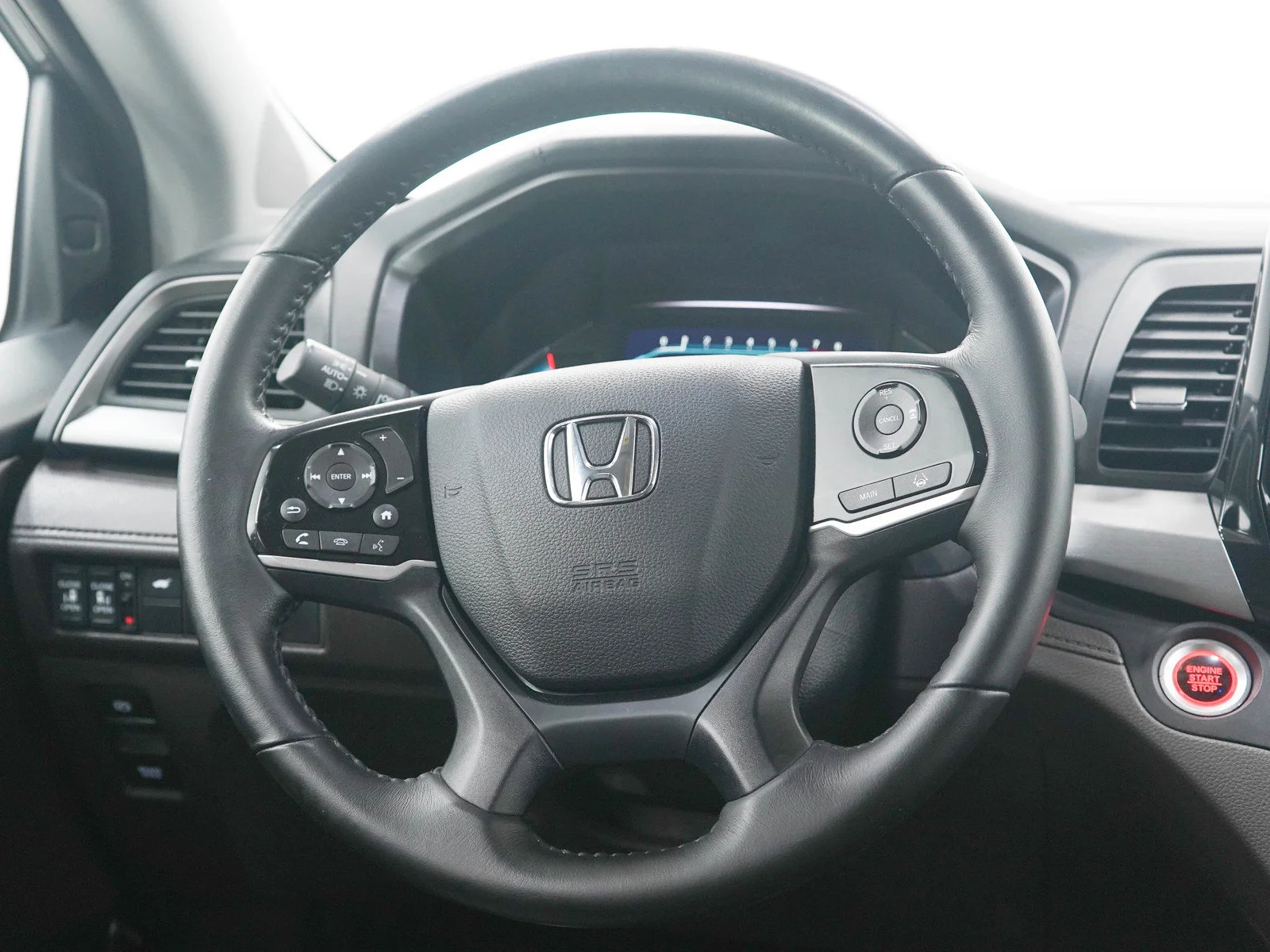 Used 2018 Pacific Pewter Metallic Honda Touring Auto image 20