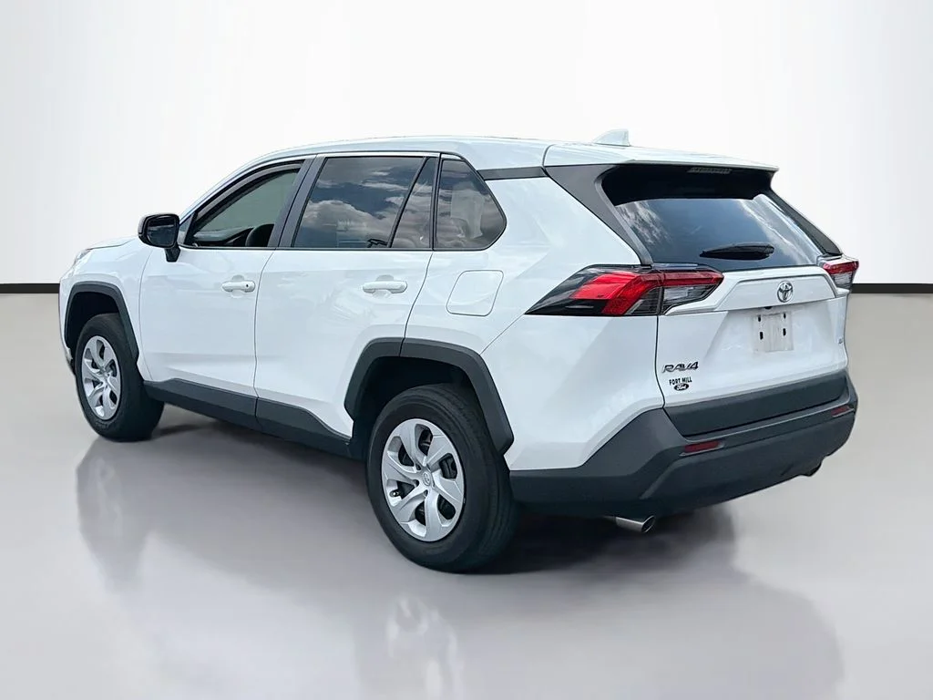 Used 2023 Ice Toyota LE image 6