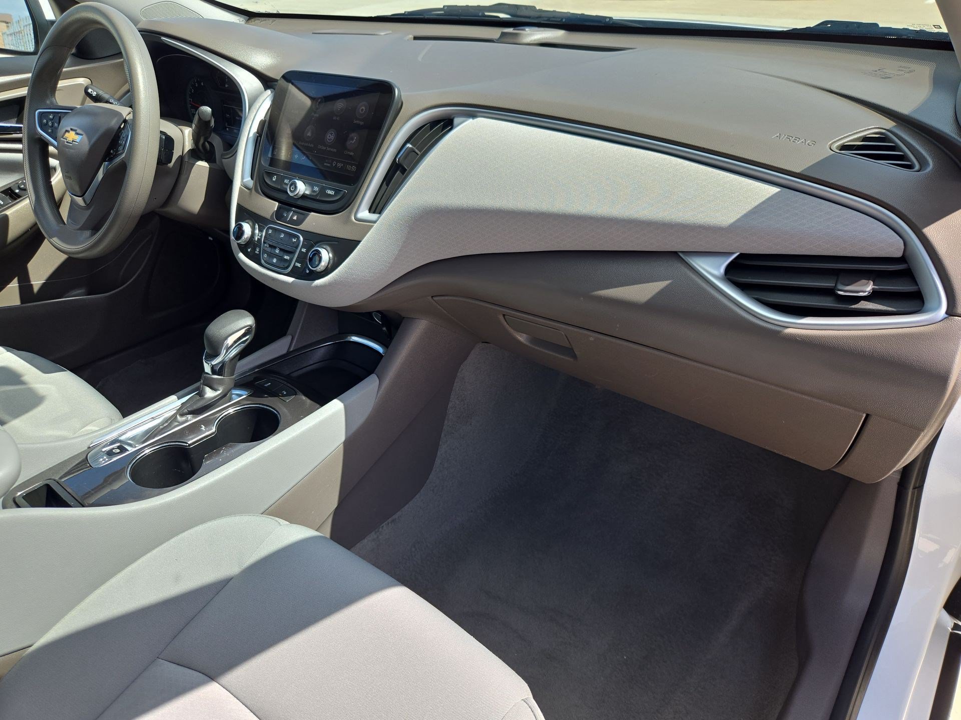 Used 2024 Summit White Chevrolet LT image 31