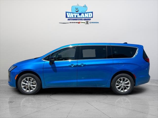 New 2027 Hydro Blue Pearl-Coat Exterior Paint Chrysler Select image 2