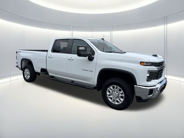 Used 2025 White Chevrolet LT image 6