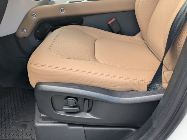 New 2026 Fuji White Land Rover X-Dynamic SE image 21