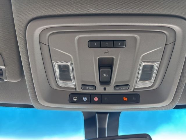 Used 2022 Red GMC SLE image 32