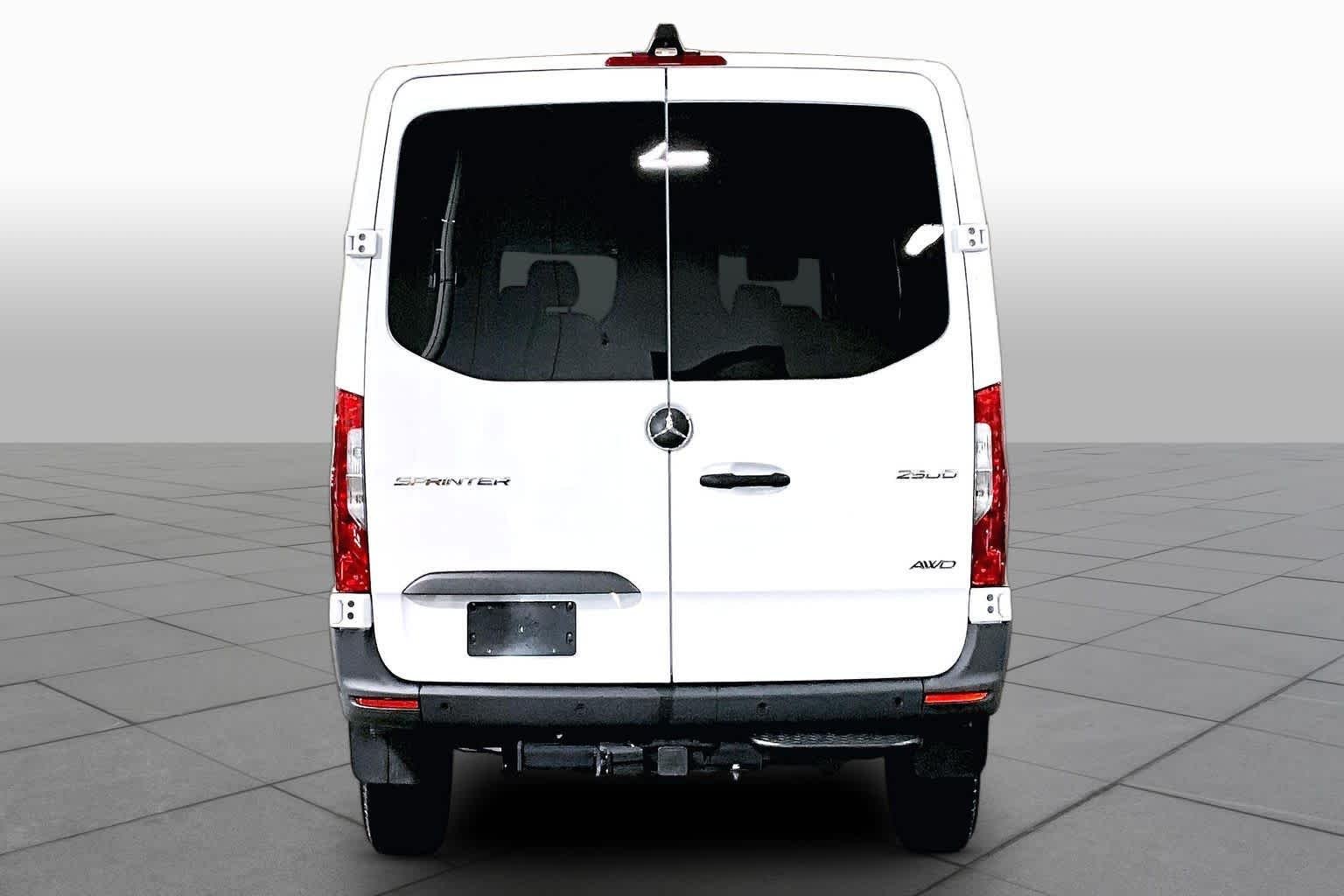 Used 2025 Arctic White Mercedes-Benz  image 5