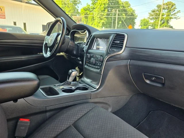 Used 2020 Gray Jeep Laredo E image 19