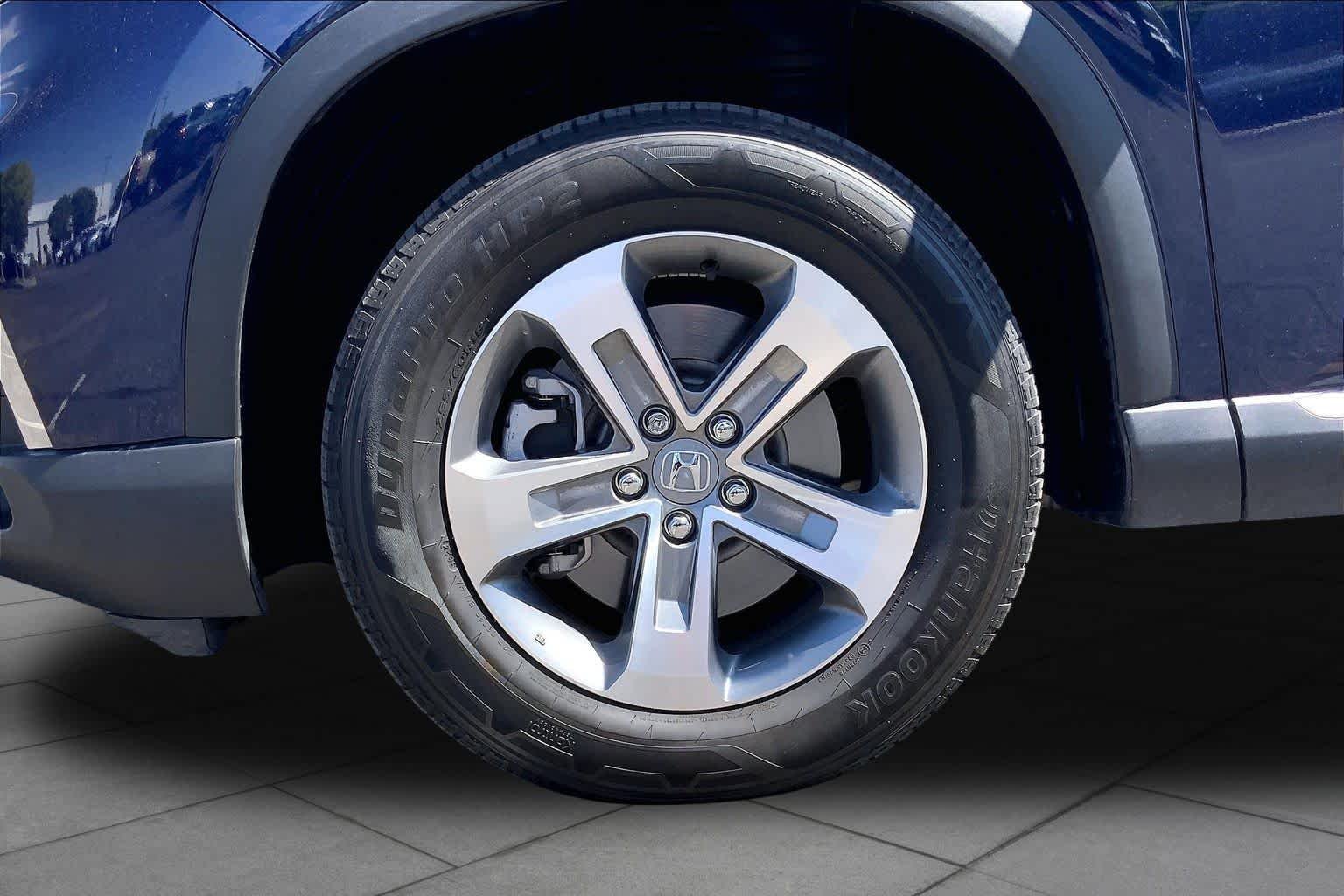 Used 2025 Obsidian Blue Pearl Honda EX-L image 11