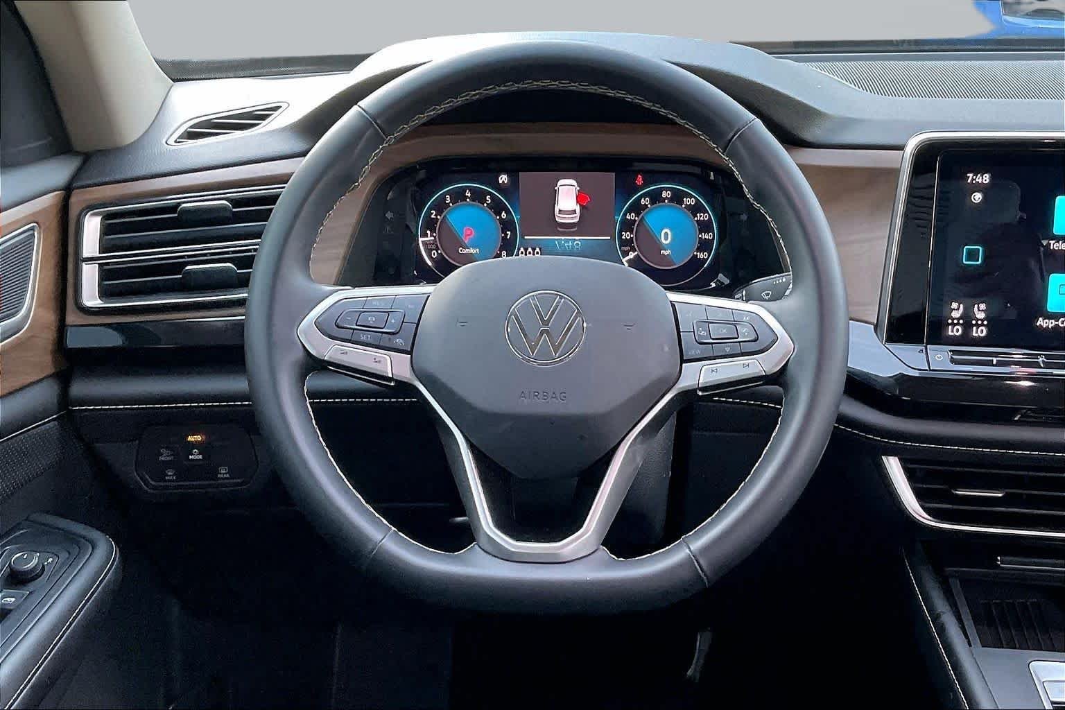 Used 2025 Platinum Gray Metallic Volkswagen 2.0T SE image 5