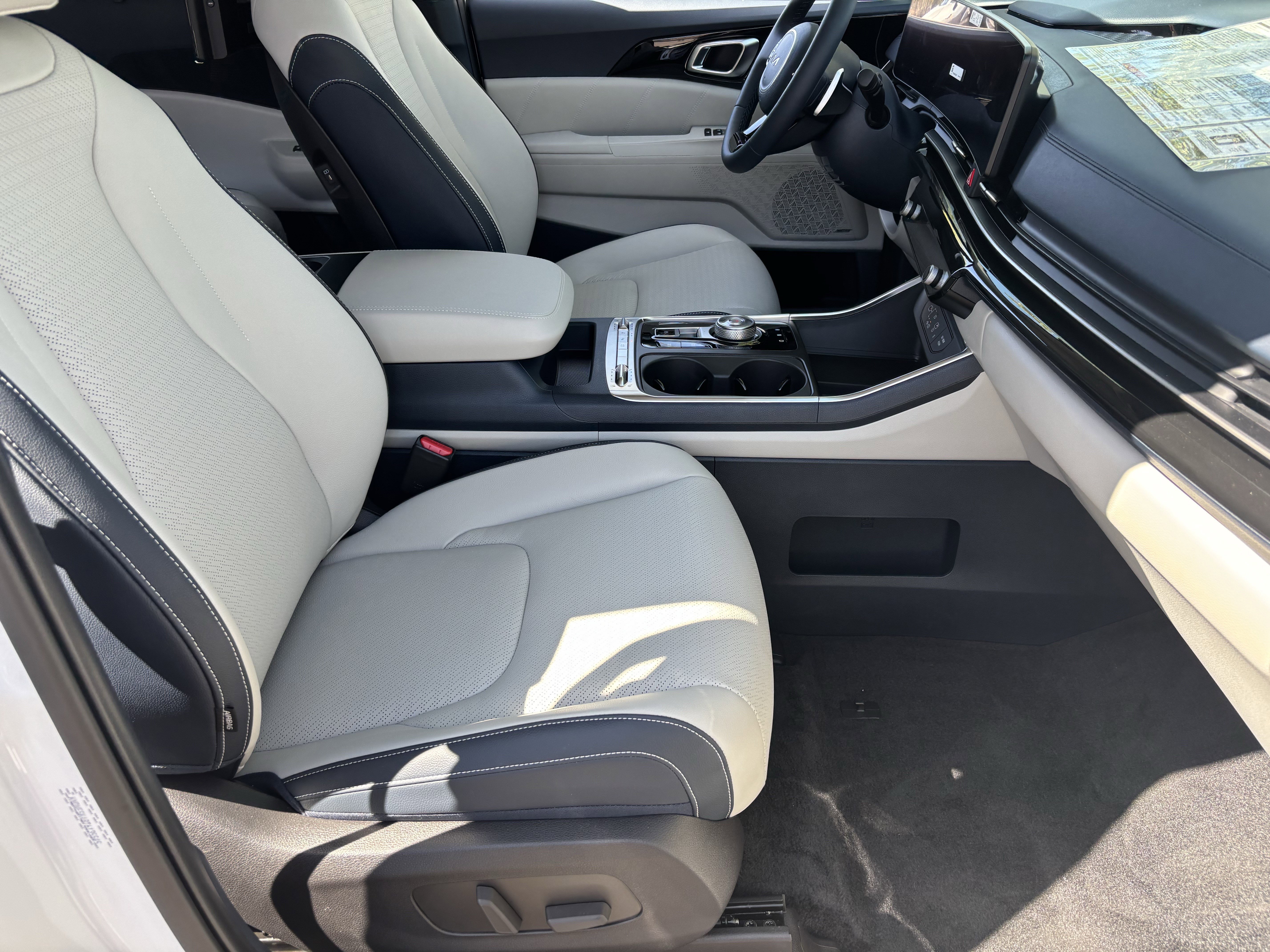 New 2026 Snow White Pearl Kia SX Prestige image 9