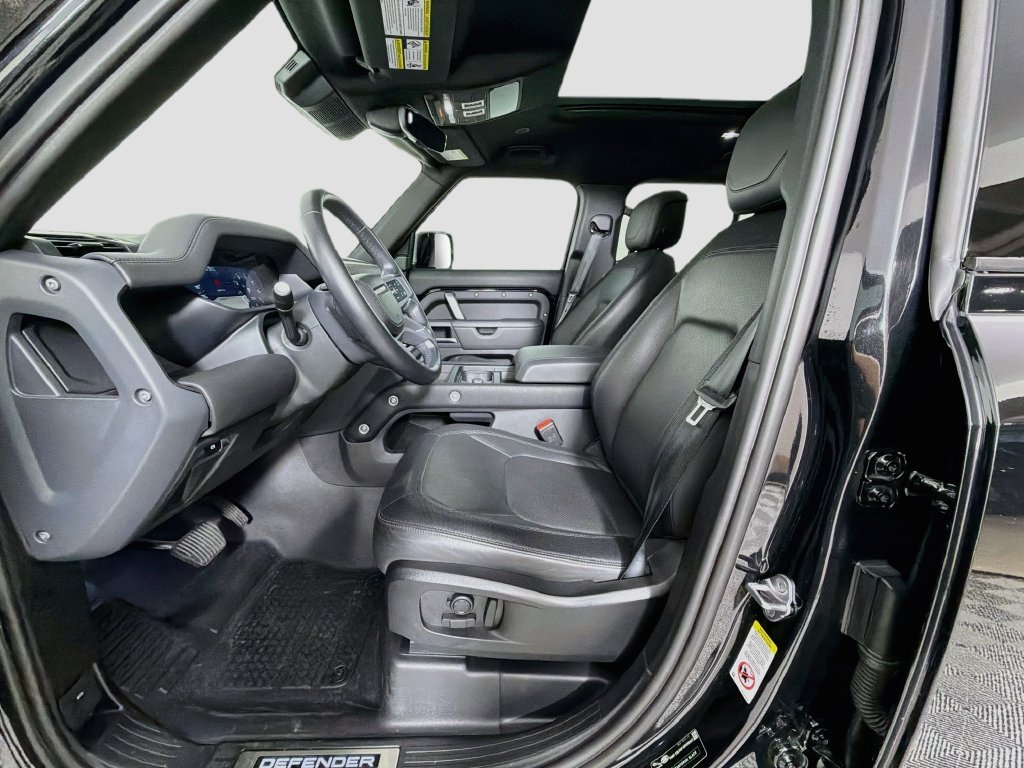 Certified Used 2023 Black Land Rover X-Dynamic SE image 22